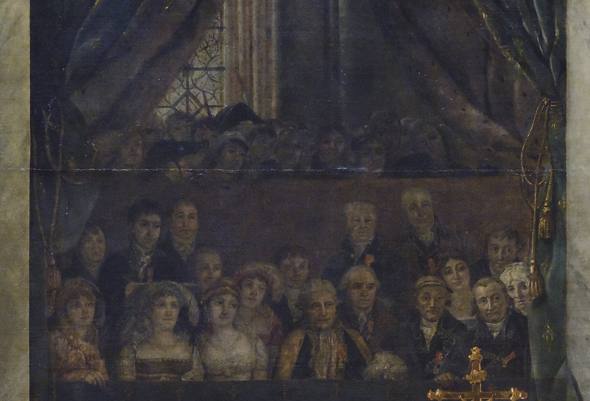 Detail of a dim upper gallery framed by green curtains, packed with rows of spectators: women in bonnets and diadems in front, men in dark coats with red ribbons behind.